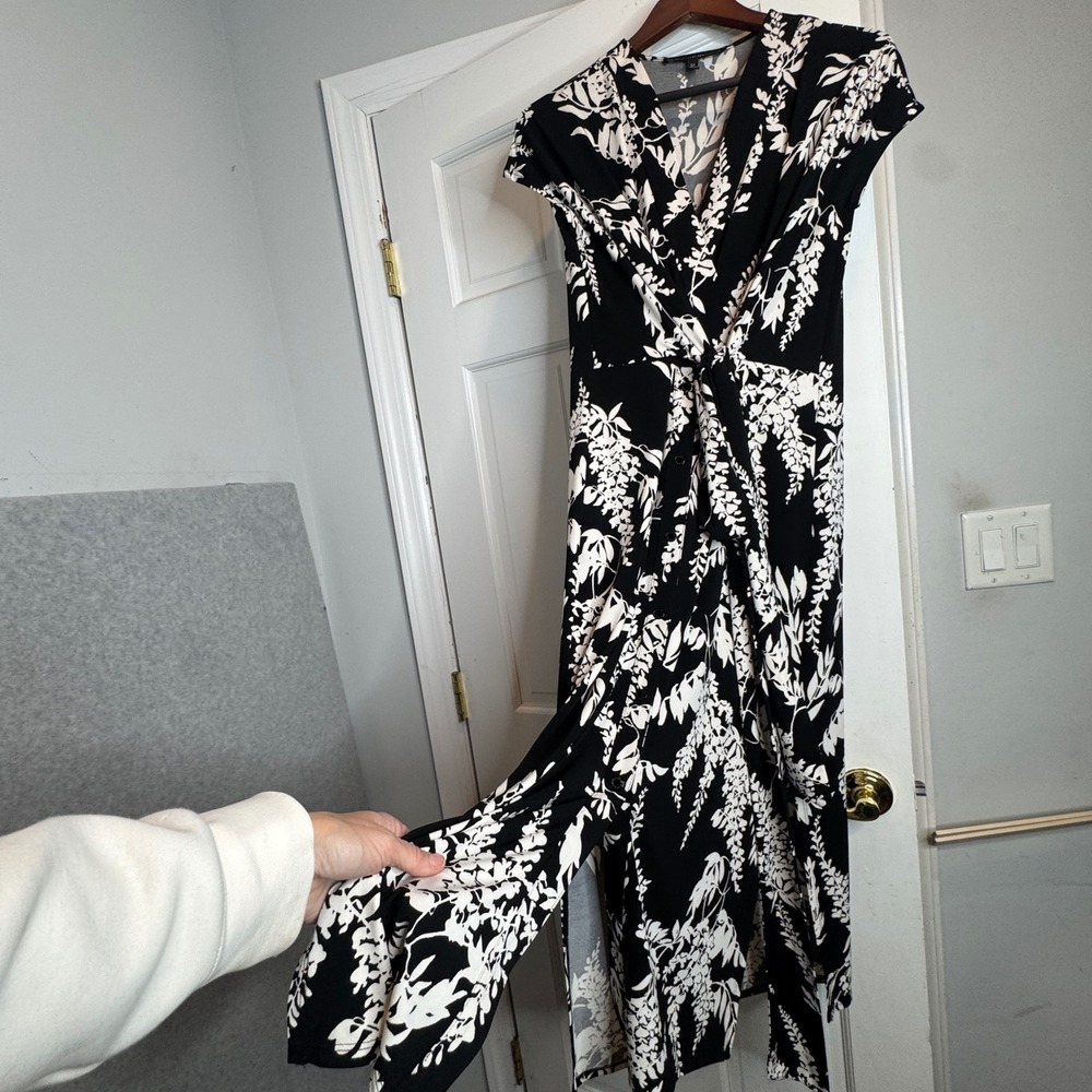 WHITE HOUSE BLACK MARKET Floral Twist Front‎ Maxi Dress Black White XS
